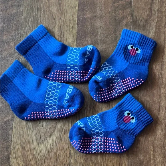 New 2 pair limited edition Bombas Grover - Picture 3 of 5